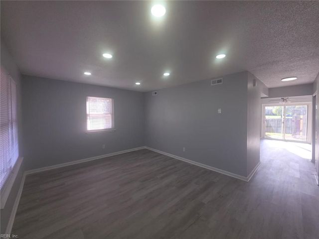 2517 King CT, Chesapeake, VA 23324