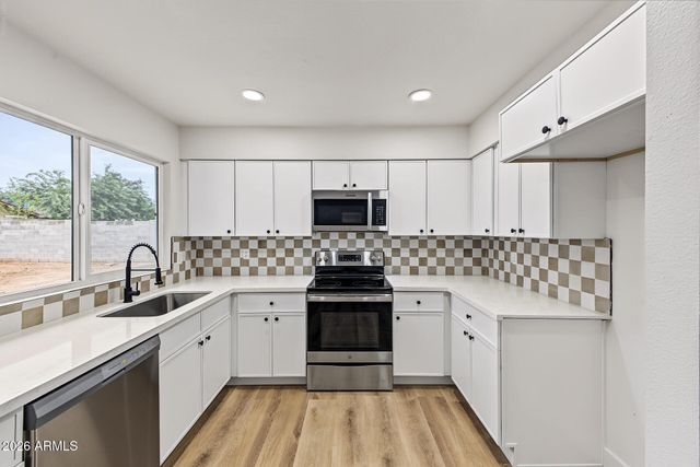7034 W PALO VERDE Avenue, Peoria, AZ 85345