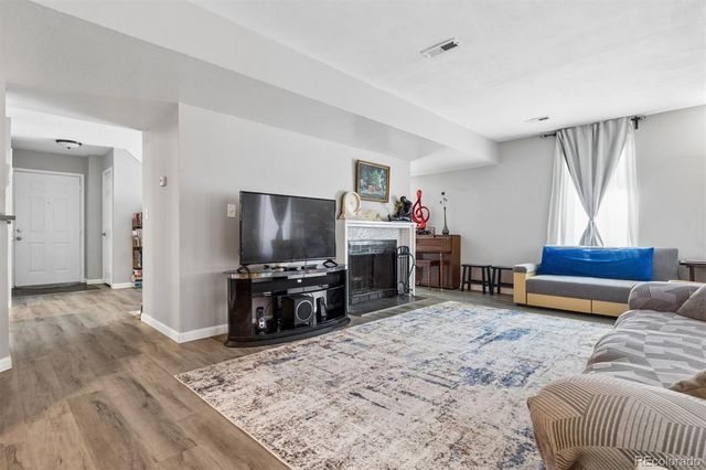 6475 S Dayton Street 106, Englewood, CO 80111