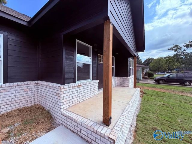 214 12th Avenue NW, Decatur, AL 35601