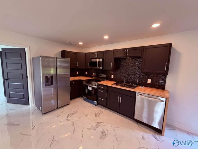 214 12th Avenue NW, Decatur, AL 35601