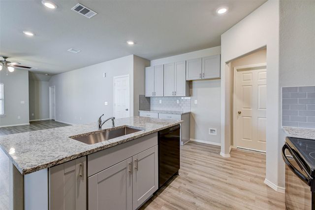 475 Dalloway Street, Montgomery, TX 77316