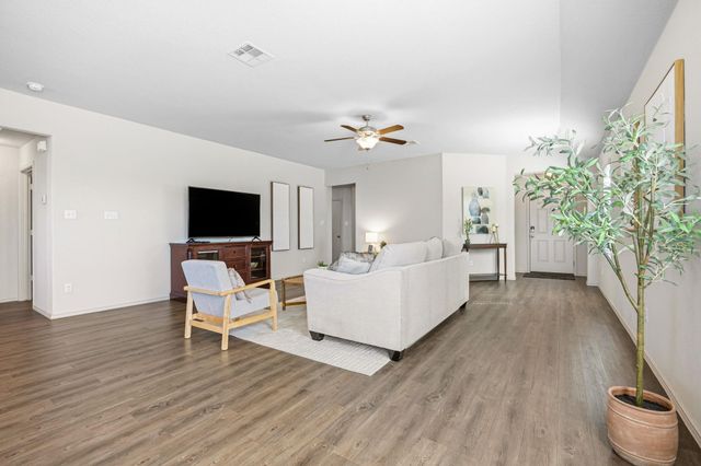 709 Carol DR, Hutto, TX 78634