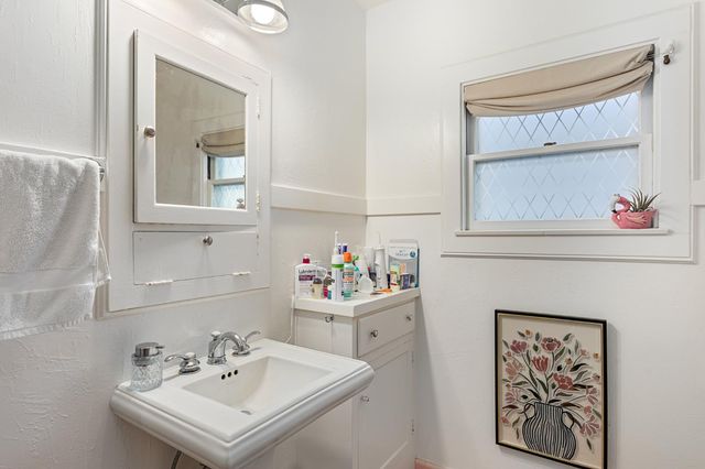 1917 26th St, Sacramento, CA 95816