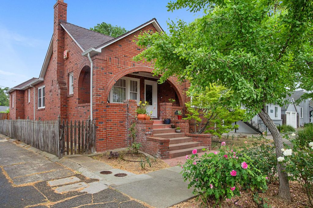 1917 26th St, Sacramento, CA 95816