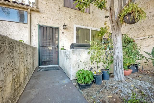 7940 University Avenue 14, La Mesa, CA 91942