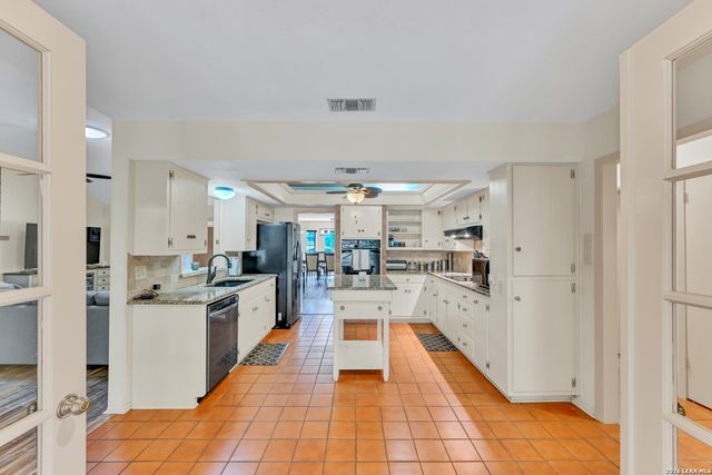 13115 N HUNTERS CIR, San Antonio, TX 78230