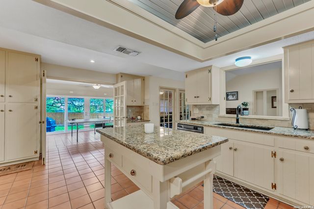 13115 N HUNTERS CIR, San Antonio, TX 78230