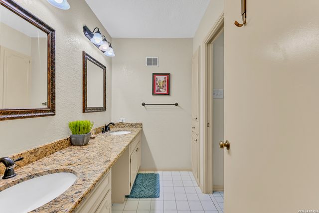 13115 N HUNTERS CIR, San Antonio, TX 78230