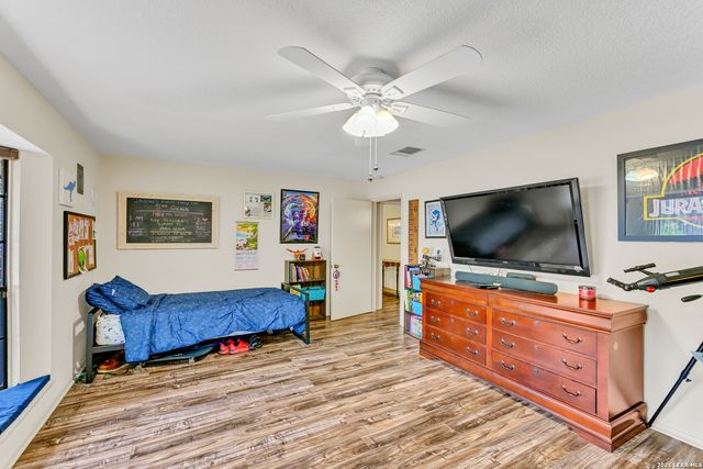 13115 N HUNTERS CIR, San Antonio, TX 78230