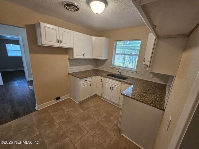 3139 CESERY Boulevard, Jacksonville, FL 32277