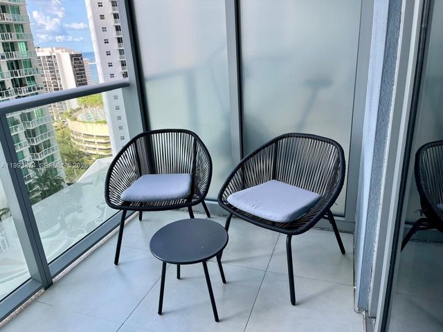 1300 Brickell Bay Dr 1806, Miami, FL 33131