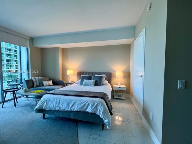 1300 Brickell Bay Dr 1806, Miami, FL 33131