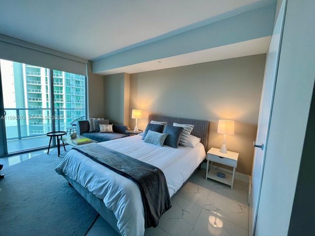 1300 Brickell Bay Dr 1806, Miami, FL 33131