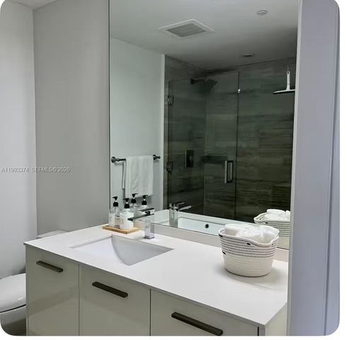 1300 Brickell Bay Dr 1806, Miami, FL 33131