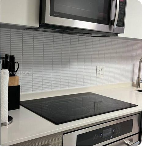 1300 Brickell Bay Dr 1806, Miami, FL 33131