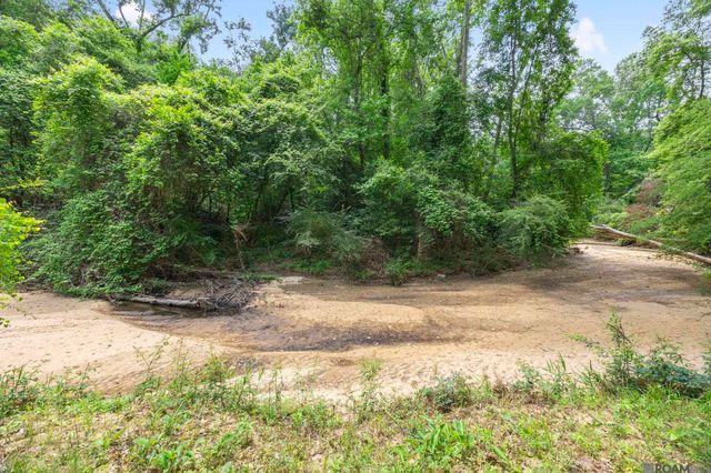 7000 Barrow Creek Dr, St Francisville, LA 70775