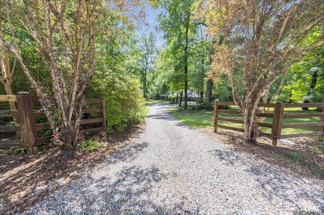7000 Barrow Creek Dr, St Francisville, LA 70775