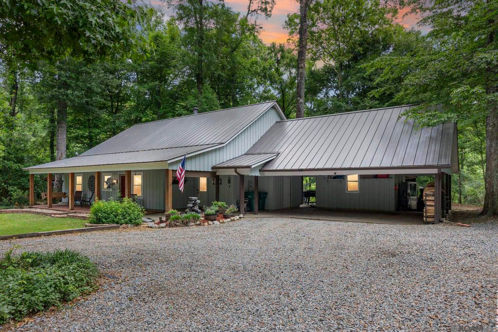 7000 Barrow Creek Dr, St Francisville, LA 70775