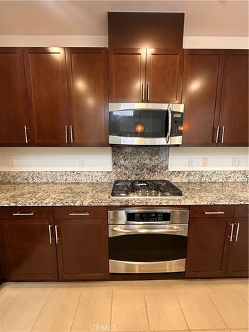 27 SOHO, Irvine, CA 92612