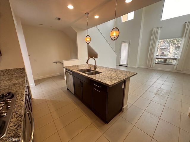 27 SOHO, Irvine, CA 92612