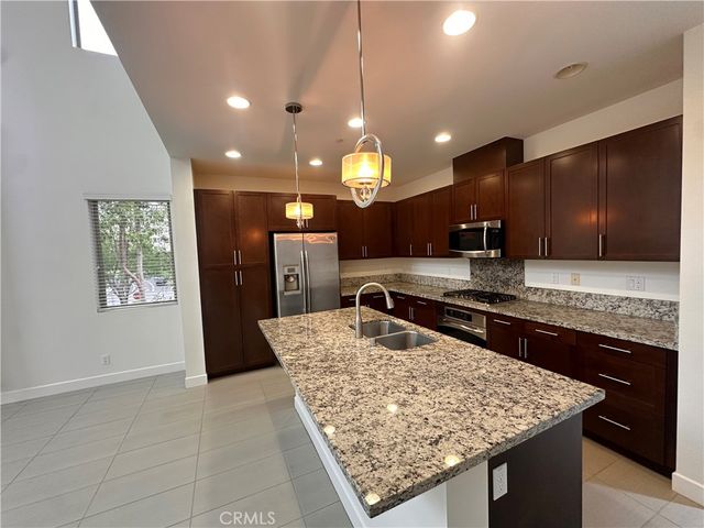 27 SOHO, Irvine, CA 92612