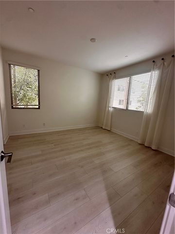 27 SOHO, Irvine, CA 92612