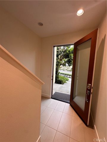 27 SOHO, Irvine, CA 92612