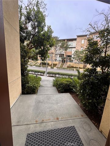 27 SOHO, Irvine, CA 92612