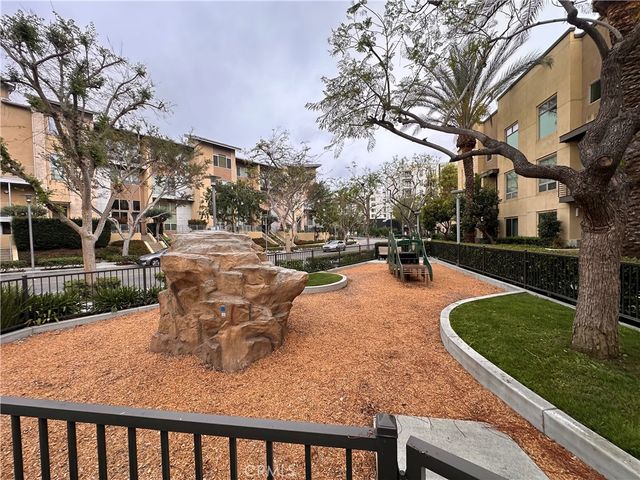 27 SOHO, Irvine, CA 92612