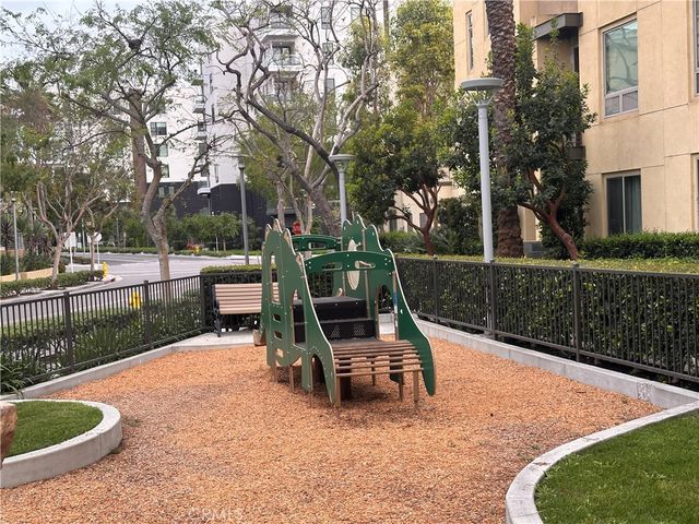 27 SOHO, Irvine, CA 92612