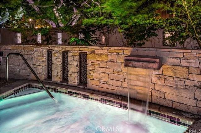 27 SOHO, Irvine, CA 92612