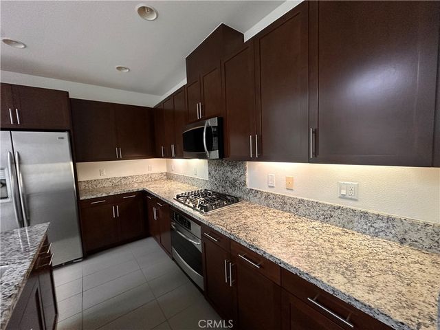 27 SOHO, Irvine, CA 92612