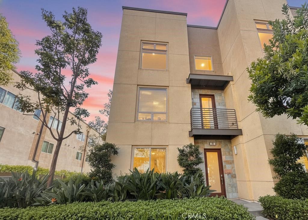 27 SOHO, Irvine, CA 92612
