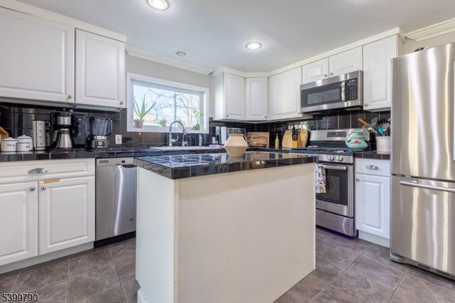 49 Kearney St, Dover Town, NJ 07801