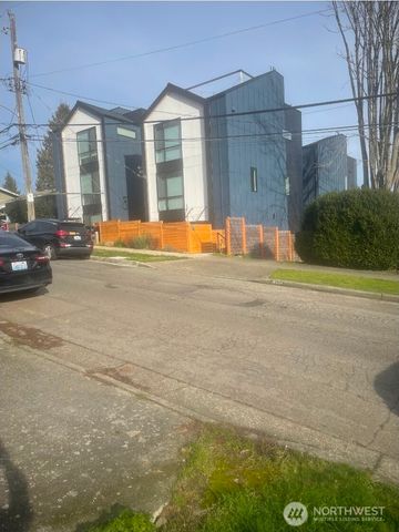 4557 33rd Avenue S, Seattle, WA 98118