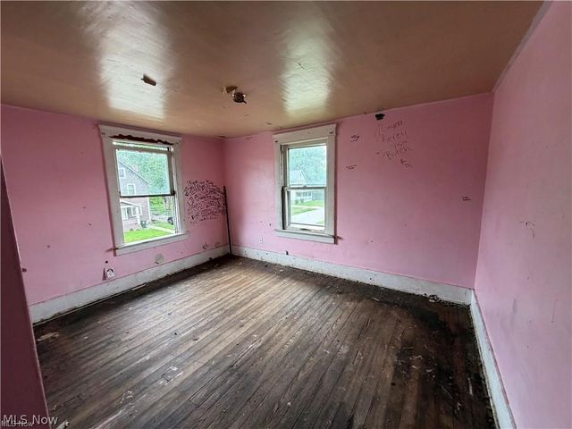 235 Iddings Avenue SE, Warren, OH 44483