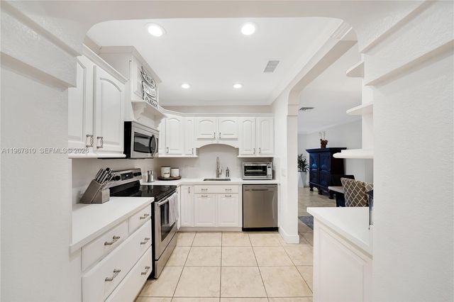 7381 SW 34th Ter, Miami, FL 33155