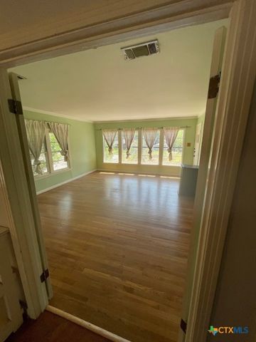 107 E Holland Street, San Marcos, TX 78666