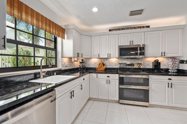 2186 SE Wild Meadow Circle, Port St Lucie, FL 34952