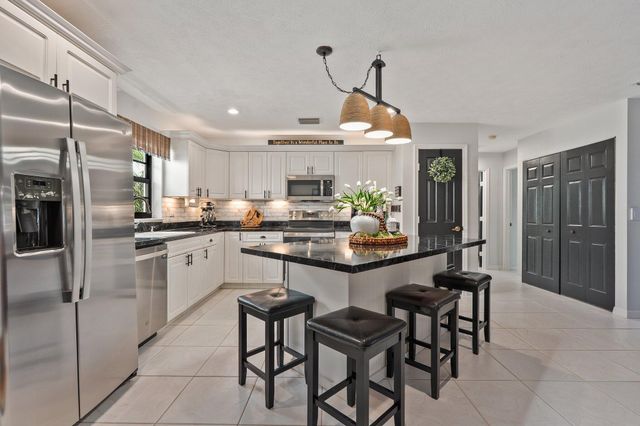 2186 SE Wild Meadow Circle, Port St Lucie, FL 34952