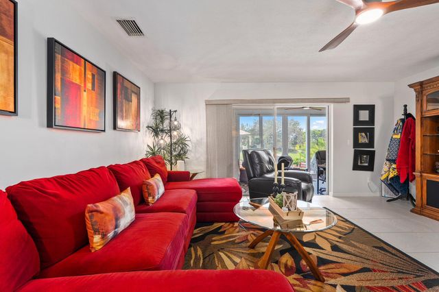 2186 SE Wild Meadow Circle, Port St Lucie, FL 34952