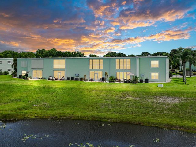 2186 SE Wild Meadow Circle, Port St Lucie, FL 34952