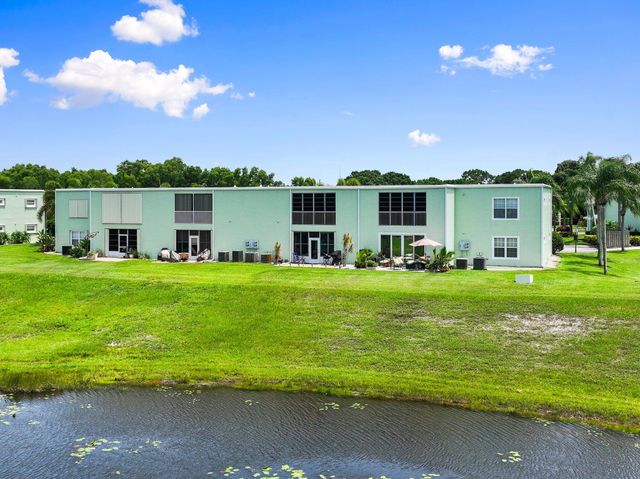 2186 SE Wild Meadow Circle, Port St Lucie, FL 34952