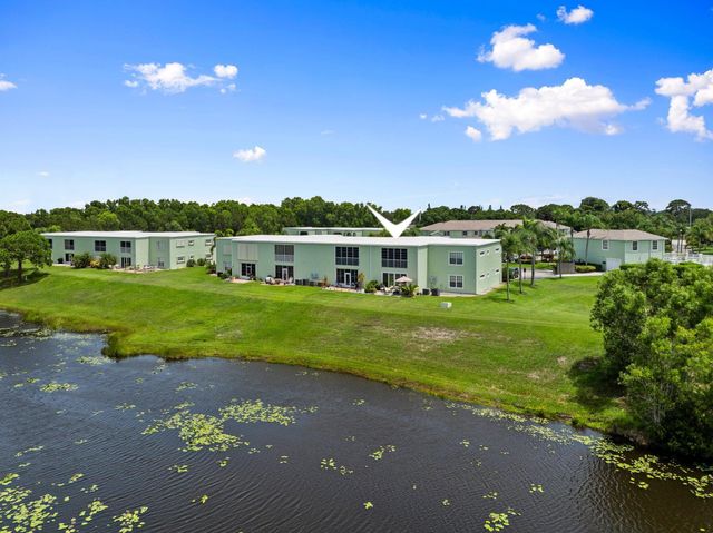 2186 SE Wild Meadow Circle, Port St Lucie, FL 34952