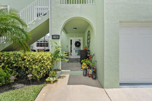 2186 SE Wild Meadow Circle, Port St Lucie, FL 34952