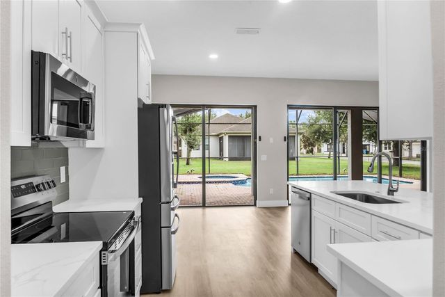 563 LAKE DAVENPORT CIRCLE, Davenport, FL 33837