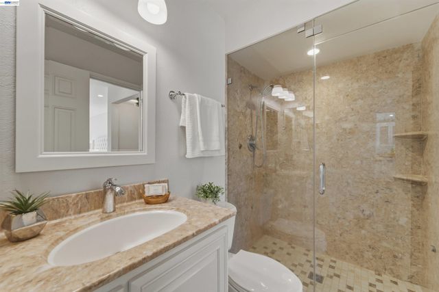 32471 Lake Ree St, Fremont, CA 94555