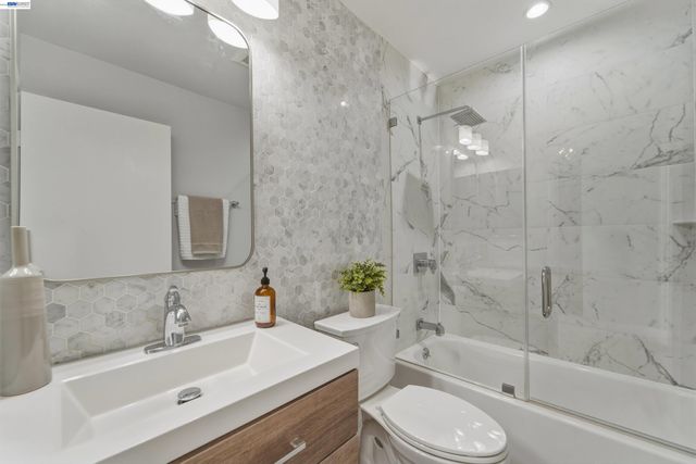 32471 Lake Ree St, Fremont, CA 94555