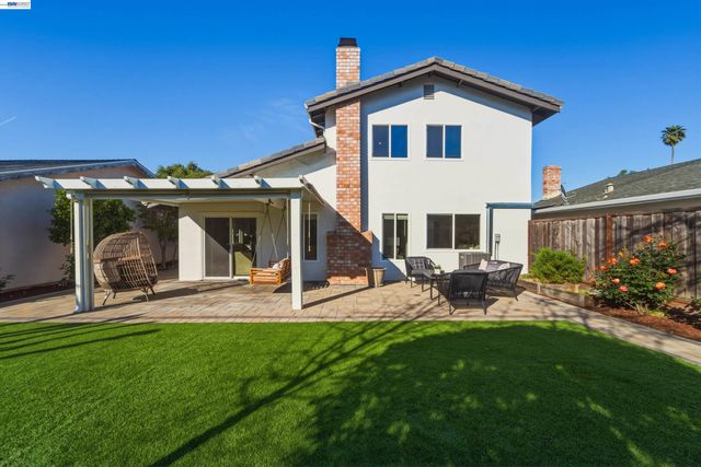 32471 Lake Ree St, Fremont, CA 94555